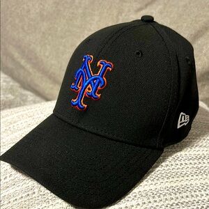 New York Mets Cap - Black - Genuine Merchandise - Small/Medium